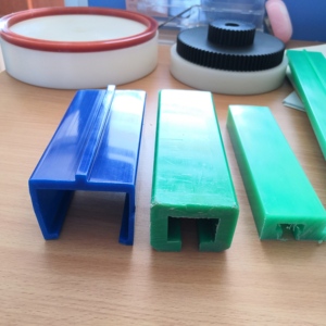プラスチック<span class=keywords><strong>UHMWPE</strong></span>ガイドレール-耐摩耗性、低ノイズ、食品/包装機械の金属の交換 - Product Image 1