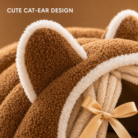 Lit pour animaux de compagnie de luxe en fausse fourrure chaude et moelleuse, avec mousse à mémoire de forme, antidérapant, personnalisable OEM, avec rideau de porte, pour l'hiver