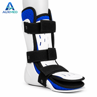 Attelle de cheville réglable respirante avec coque rigide stabilisatrice et protection multi-sangles pour la marche (pied gauche ou droit)