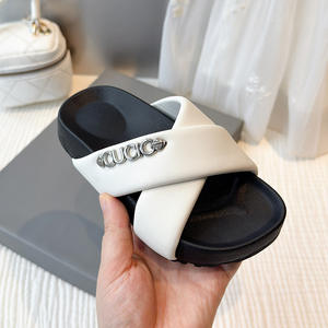 Claquettes Enfants Mode Européenne Américaine Sandales Claquettes Tendances pour Garçons et Filles Chaussures de Plage d'Été - Product Image 5