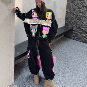 Ensemble pantalon cargo et sweat-shirt à patchwork de dessins animés doublé en polaire pour femmes, taille plus, design décontracté ample, deux pièces pour l'automne et l'hiver 0634 - Product Image 3