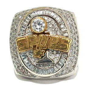 Anillo Moderno Personalizado Profesional de Latón con Zirconia Unisex - Product Image 1