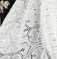 Tissu en dentelle florale respirant et hydrosoluble 100% coton pour vêtements ou robe hawaïenne, tissu en dentelle brodée