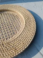 Assiettes chargeur bon marché en osier, rotin, paille, vente en gros de napperons artisanaux en bois sous-verres ronds en bambou produits tissés pour mariage