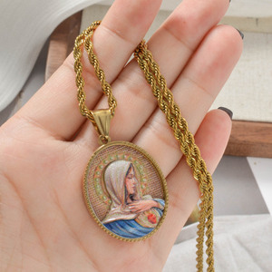 Collares al por mayor con colgante de acero inoxidable de la Virgen María y Sagrado Corazón, chapados en oro de 18k. - Product Image 4
