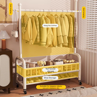 Porte-vêtements compact et élégant en métal à double étagère en maille, idéal pour les petits appartements et l'organisation de la maison