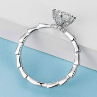 Bague Ronde en Argent 925 avec Moissanite, Sertie à Griffes, Plaqué Rhodium, Bijoux en Gros du Fabricant d'Argent