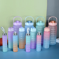 Bouteilles d'eau créatives anti-déversement de couleurs assorties, lot de trois bouteilles de 1 gallon avec marqueur de temps motivant
