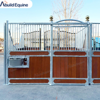 Nouvelles Baies de Chevaux de Qualité Supérieure Préfabriquées en Acier Galvanisé avec Portes Coulissantes – Conceptions d'Écuries Équestres
