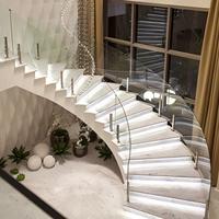 Escalier en colimaçon sculptural moderne de luxe PRIMA, design personnalisé pour l'intérieur de la villa