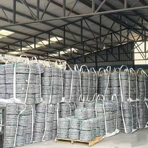 China PVC-gecoate ijzerdraad weerbestendig 1,6 mm 2,2 mm 2,0 mm 2,5 mm traditioneel gedraaid prikkeldraad beveiligingshekwerk - Product Image 5