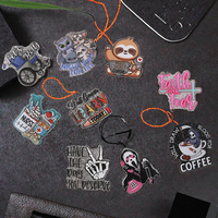 Accessoires de porte-badge en acrylique pour vêtements en gros avec patch plat, paillettes, résine planaire métallique, plastique à dos plat, pour Halloween et DIY