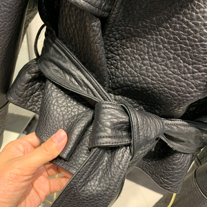 Veste courte de créateur en <span class=keywords><strong>cuir</strong></span> de mouton grainé, <span class=keywords><strong>blazer</strong></span> noir de luxe pour femme - Product Image 5
