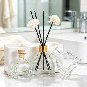 Bouteille diffuseur à roseaux en verre transparent avec logo personnalisé, 50ml, 100ml, 150ml, 250ml, vide, pour parfum d'ambiance, avec bouchon effet bois - Product Image 4