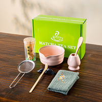 Astief – Outils traditionnels faits main pour la préparation du matcha, personnalisables avec logo, boîte verte, bol en céramique, ensemble matcha rose avec bec verseur