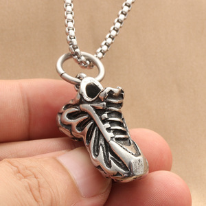 จี้รองเท้าผ้าใบสแตนเลสสตีลสำหรับผู้ชาย สไตล์เรโทร ลำลอง ของขวัญ 280372 - Product Image 4