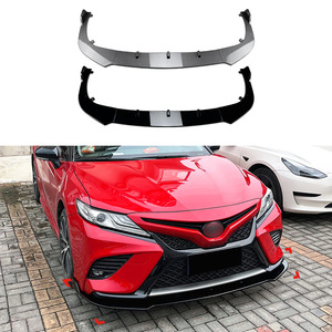 ลิ้นกันชนหน้า Toyota Camry ปี 2018-2020 สีดำเงา ลายคาร์บอนไฟเบอร์ วัสดุ ABS - Product Image 1