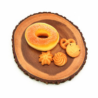 Bloc à découper classique en forme de bûche irrégulière en bois monobloc avec écorce pour planche à découper en bois