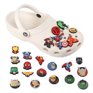 Divertenti <span class=keywords><strong>accessori</strong></span> DIY nuovi in PVC <span class=keywords><strong>Avengers</strong></span> serie Clog Cave scarpe con fibbia e Charms fiore scarpe staccabili - Product Image 2