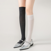 Chaussettes respirantes en coton noir et blanc pour le printemps et l'été, douces, anti-humidité, longues, mi-mollet, hauteur genou, unisexe, vente en gros