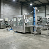 Ligne de production d'eau potable en bouteille, système de traitement de l'eau par osmose inverse, machine de remplissage et de bouchage