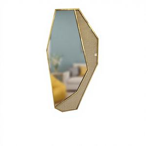 Miroir mural sophistiqué pour mariage avec cadre en acier inoxydable 304 PVD, design artistique martelé - Product Image 1