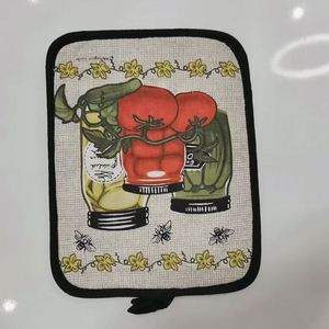 Manoplas de Cocina Resistentes al Calor y Ecológicas de Algodón y Porta Ollas Personalizados por Sublimación, Accesorios de Cocina de Doble Función - Product Image 4
