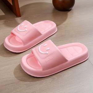 شبشب صيفي مانع للانزلاق، مقاوم للماء للحمام الداخلي وبوجه مبتسم لطيف، شبشب غير رسمي للسيدات، حذاء من المصنع - Product Image 2