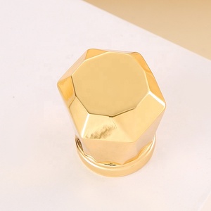 Nhà Máy Mới Thiết Kế Hợp Kim Kẽm Phù Hợp Phun Hương Thơm Từ Cap Đen Chai Nước Hoa Với Nắp Vàng - Product Image 3