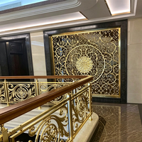 Paravent de luxe en métal doré, ajouré et sculpté à motifs floraux, avec motif personnalisé, pour la décoration d'entrée de villa