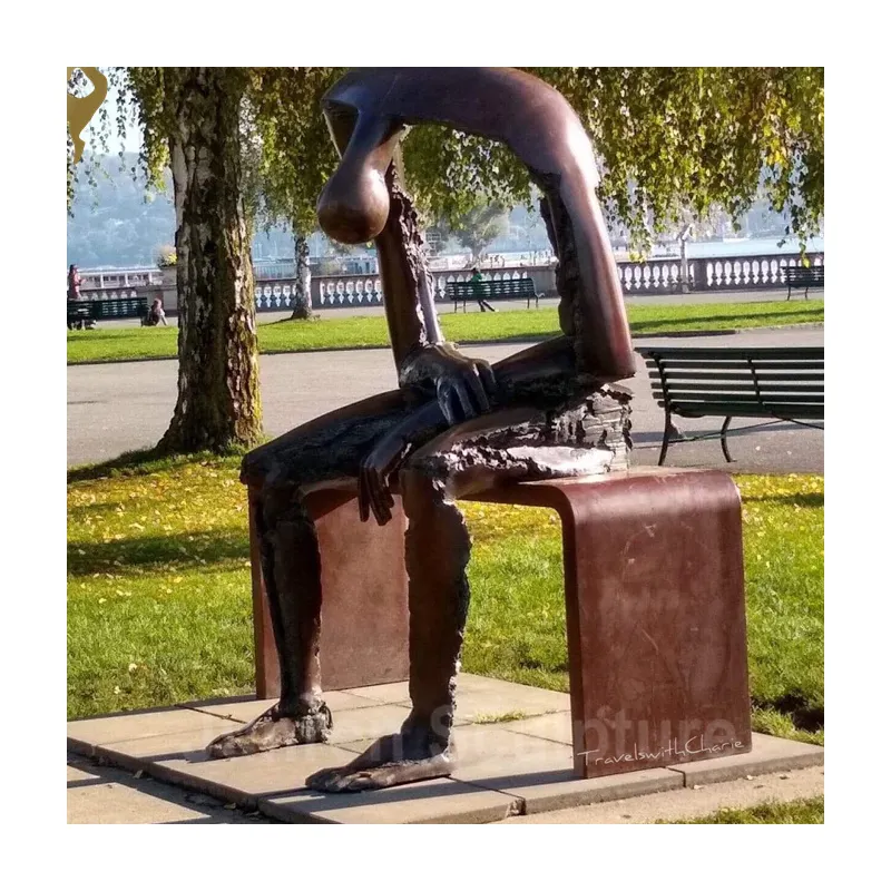 Escultura de bronce Decoraciones interiores Estatua de bronce abstracta Escultura Hombre desnudo al aire libre sentado