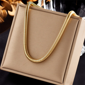 European American Fashion Minimalist Gold Plated Chain Necklace Star Pattern Party Jewelry Titanium Steel Clavicle Chain - Product Image 2
