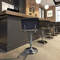 Tabouret de bar commercial moderne et minimaliste à hauteur réglable avec tissu gris et structure métallique, pivotant à 360 degrés, durable, pour usage hôtelier