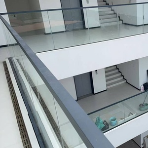 Barandilla Moderna para Interiores y Exteriores View Mate, Marco de Aluminio en Forma de U para Escaleras y Balcones, Vidrio Templado sin Marco, Resistente al Óxido, Garantía de Más de 5 Años - Product Image 5