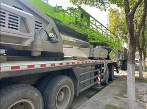 Zoomlion เครนรถบรรทุกเคลื่อนที่55ตันใช้ในสภาพที่ดีกับปั๊มเครื่องยนต์แบรนด์จีนที่มีชื่อเสียง - Product Image 4