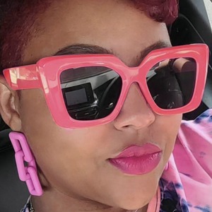 Directo de fábrica, barato, al por mayor, moda para mujer, tendencia baja MOQ personalizar Logo, gafas de sol con montura cuadrada negra para fiesta de boda - Product Image 2