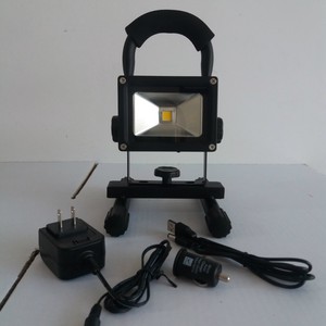 Lampe de travail LED COB Wade 10W rechargeable, projecteur portable pour situations d'urgence en extérieur - Product Image 1