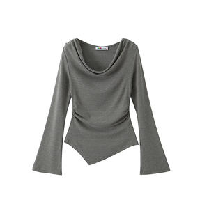 Runqi Top de manga larga con hombros descubiertos para mujer N9011 Talla grande con dobladillo irregular de punto en color gris liso - Product Image 1