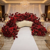 Guirlande florale artificielle de roses rouges vibrantes pour allée de mariage et décoration de centre de table