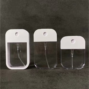 Botella pulverizadora de plástico de 35ml 50ml con forma de tarjeta de crédito para desinfectante de manos, sellada, con soporte de silicona y llavero - Product Image 3