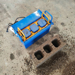 Desain Blok Beton Berongga <span class=keywords><strong>3</strong></span> Lubang di Bagian Bawah, Sistem Interlock, untuk Pembuatan Batu Bata Paving Semen Mini 6 Inci untuk Penggunaan Rumah Tangga - Product Image 1