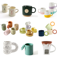 Ensemble cadeau de tasse à thé et soucoupe en céramique simple avec cappuccino fait à la main de couleurs assorties personnalisées