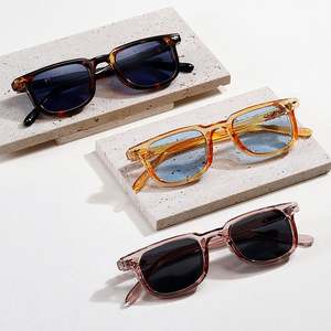 Gafas de Sol Cuadradas con Remaches y Logotipo Personalizado, Estilo Vintage, con Protección UV400, para Hombre y Mujer - Product Image 2