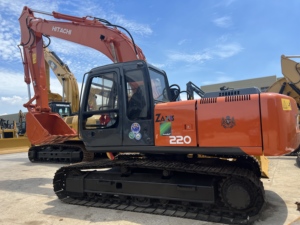 Excavatrice d'occasion Hitachi ZX220 de haute qualité, peinture d'origine, faible nombre d'heures, train complet, sans fuite d'huile, avec garantie de 12 mois. - Product Image 4