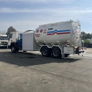 Camion de ravitaillement d'avions Sinotruk de 15 tonnes, double essieu arrière, ravitailleur par gravité, réservoir en acier au carbone, transmission manuelle, norme d'émission Euro 2 - Product Image 3