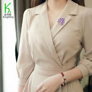 Модная женская брошь в виде цветка, брошь с листьями, новые модные женские броши из сплава с кристаллами - Product Image 6