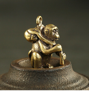Ornements de singe en laiton, porte-clés micro-sculpté en Bronze antique, accessoires de décoration pour la maison, petite figurine - Product Image 1
