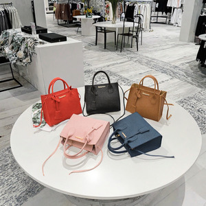 Sac fourre-tout en <span class=keywords><strong>cuir</strong></span> PU tendance pour <span class=keywords><strong>femme</strong></span>, sac à <span class=keywords><strong>bandoulière</strong></span> décontracté, petite taille, vente en gros moins chère pour l'été - Product Image 3