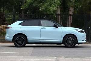 Petit SUV électrique pur, bleu oxygène/noir, H/on/da E:NP1 Extreme <span class=keywords><strong>1</strong></span>, modèle 2023, autonomie de 510 <span class=keywords><strong>km</strong></span> (édition brillante) - Product Image 4