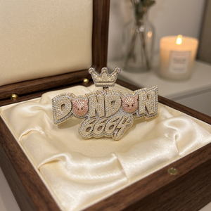Pendentif personnalisé en argent 925 avec moissanite et diamant, style hip-hop de luxe pour événements, motif couronne, emoji, lettre ou plaque nominative, entièrement serti de pierres, sans - Product Image 1